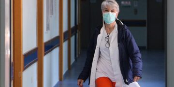 Κορωνοϊός: Στα 117 τα κρούσματα – Κλείνουν θέατρα, σινεμά, γυμναστήρια, κέντρα διασκέδασης