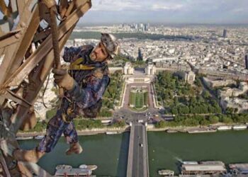 Αφιέρωμα του ΕΘΝΟΥΣ στην εταιρεία STELMA της Οικογένειας ΜΑΜΑΝΤΖΗ από την Πτολεμαΐδα: “Οι Έλληνες «ιπτάμενοι» βαφείς που δίνουν χρώμα σε υπερκατασκευές του κόσμου”