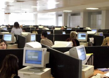 Κορωνοϊός – Επίδομα 800 ευρώ: Από αύριο οι αιτήσεις – Ποιοι το δικαιούνται