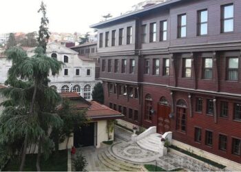 Οικουμενικόν Πατριαρχείο “Γενικεύεται γιά ὅλες τίς ἐπαρχίες ἡ ἐκκλησιαστική ἀπόφασις καί ἐντολή νά ἀνασταλοῦν ὅλες οἱ θρησκευτικές ἱερουργίες, ἐκδηλώσεις καί τελετές, μέχρι τέλους Μαρτίου”