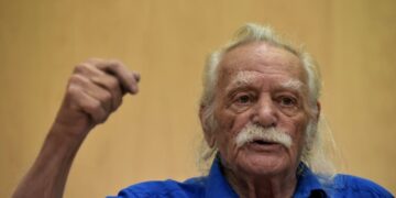 Πέθανε ο αγωνιστής της Αριστεράς Μανώλης Γλέζος