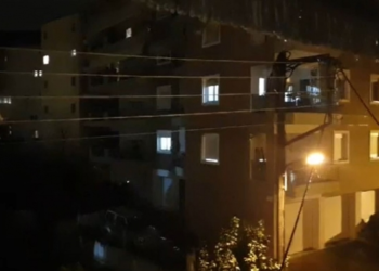 Ένα χειροκρότημα και για όλους αυτούς που μας εξυπηρετούν καθημερινά . Tου Μάκη Λιοσάτου