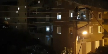 Ένα χειροκρότημα και για όλους αυτούς που μας εξυπηρετούν καθημερινά . Tου Μάκη Λιοσάτου