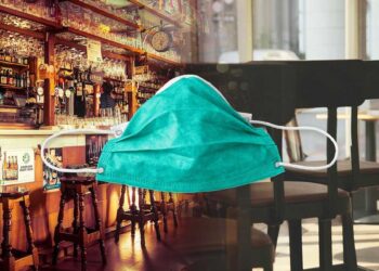 Στα 190 τα κρούσματα στην Ελλάδα – Κλείνουν εμπορικά κέντρα, καφετέριες, μπάρ, καταστήματα εστίασης