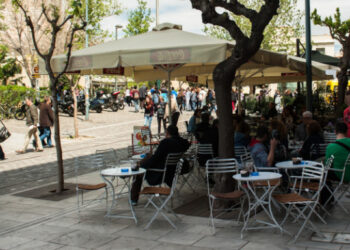 Κορωνοϊός: Αυστηρότερα τα μέτρα -Κλείνουν τα μπαρ, υπό σκέψη καφετέριες και εστιατόρια