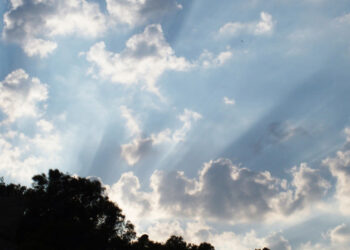 Καιρός: Ανοιξιάτικος το Σάββατο, πέφτει η θερμοκρασία την Κυριακή -Χιόνια στα ορεινά