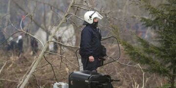 Αρκετοί αστυνομικοί από τη Δ. Μακεδονία στον Έβρο – Αρκετοί ζητούν εθελοντικά να πάνε στα σύνορα