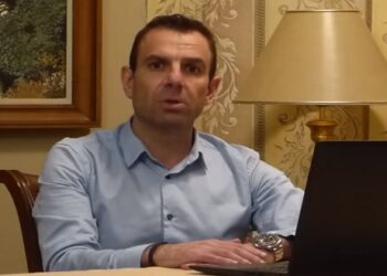 Το μήνυμα του δημάρχου Καστοριάς: “Αποφασίστηκε να ζητηθεί να κηρυχθεί η περιοχή σε κατάσταση εκτάκτου ανάγκης- Οφείλουμε και πρέπει να σταθούμε όρθιοι” VIDEO