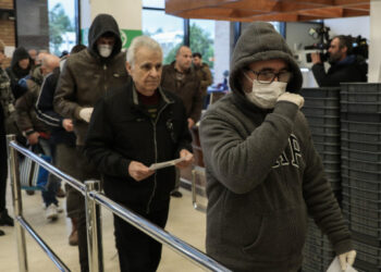 Κορωνοϊός -Πρόεδρος ΕΦΕΤ: Περάστε με απολυμαντικό το χερούλι του καροτσιού στο σούπερ μάρκετ, κρατήστε απόσταση 1,5 με 2 μέτρα