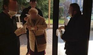 Με μάσκες εφοδιάζονται οι πολίτες που επισκέπτονται τις υπηρεσίες της Π.Ε. Κοζάνης