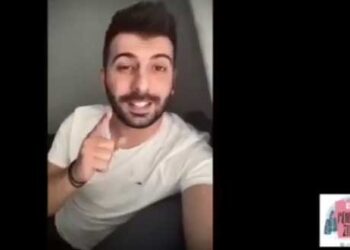 “Απέσ’ σ’ οσπίτ’ θα κάθουμαι”: Γνωστοί πόντιοι καλλιτέχνες στέλνουν το μήνυμα “ΜΕΝΟΥΜΕ ΣΠΙΤΙ” με ένα απίθανο ποντιακό τραγούδι! (VIDEO)