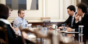 Κορωνοϊός: Ετοιμη και για νέα μέτρα η κυβέρνηση, αν χρειαστεί -Τι εξετάζουν