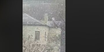 Πυκνή χιονόπτωση τώρα στο Νυμφαίο Φλώρινας