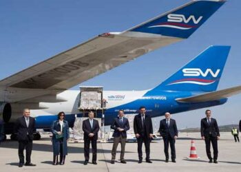 13,5 εκατομμύρια προστατευτικών μασκών δωρεά του ιδρύματος Ωνάση – Έγινε η παραλαβή παρουσία του πρωθυπουργού – Η αναφορά Μητσοτάκη στη γυναίκα στα Γρεβενά που έραψε μόνη της 600 μάσκες