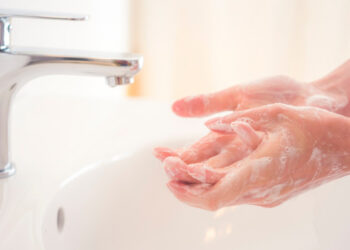 Κορωνοϊός: Τα 7 λάθη που κάνουμε όταν πλένουμε τα χέρια μας