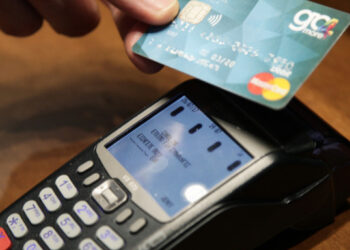 Αυξάνεται το όριο ανέπαφων συναλλαγών από τα 25 στα 50 ευρώ -Από 30 Μαρτίου