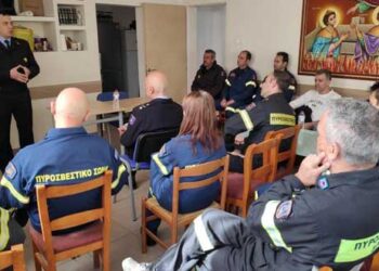 Κοζάνη: Ενημέρωση των πυροσβεστικών υπαλλήλων για τα μέτρα προφύλαξης από τον νέο κορωνοϊό