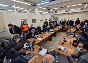 Σμύνθη Ξάνθης: Χωρίς τα προβλεπόμενα μέτρα η σύσκεψη – “Χαμός για μια φωτογραφία” με τον Χαρδαλιά