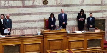 Αικατερίνη Σακελλαροπούλου: Ορκίστηκε η νέα Πρόεδρος της Δημοκρατίας – Χωρίς χειραψίες λόγω κορωνοϊού