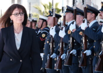 Η Πρόεδρος της Δημοκρατίας επικοινώνησε με την γυναίκα στα Γρεβενά που έραψε 600 μάσκες δωρεάν