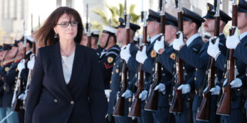 Η Πρόεδρος της Δημοκρατίας επικοινώνησε με την γυναίκα στα Γρεβενά που έραψε 600 μάσκες δωρεάν