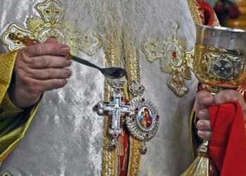 Ιερά Σύνοδος για κορωνοϊό: Κοινωνούμε κανονικά – Οι ευπαθείς ομάδες να μείνουν σπίτι τους