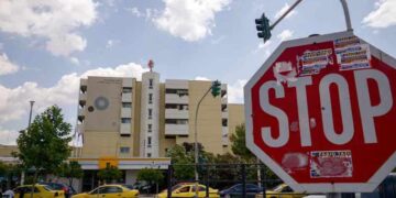 Το συγκινητικό μήνυμα του Έλληνα που νοσηλεύεται με πνευμονία, γρίπη και κορονοϊό: Δεν χωράνε μαγκιές