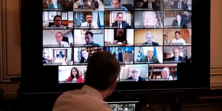 Σε εξέλιξη το Υπουργικό Συμβούλιο μέσω τηλεδιάσκεψης- Τι είπε ο Πρωθυπουργός (φώτο)