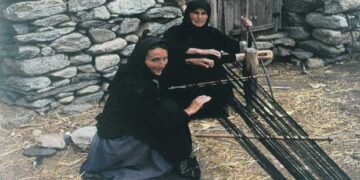 Ιστορίες δεμένες με κλωστή – Αφιέρωμα της ΚΑΘΗΜΕΡΙΝΗΣ σε δύο ντοκιμαντέρ που αναφέρονται στην παραδοσιακή χειροποίητη κλωστοϋφαντουργία της Βλάστης