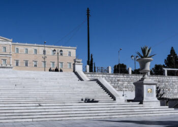 Κορωνοϊός: Ανακοινώνεται απαγόρευση κυκλοφορίας –Πληροφορίες για διάγγελμα Μητσοτάκη στις 18:00