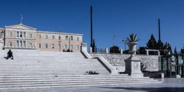 Κορωνοϊός: Ανακοινώνεται απαγόρευση κυκλοφορίας –Πληροφορίες για διάγγελμα Μητσοτάκη στις 18:00