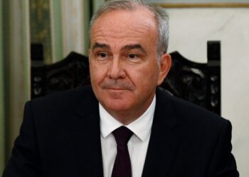 Παπαθανάσης: Κλειστά τα σούπερ μάρκετ τις Κυριακές