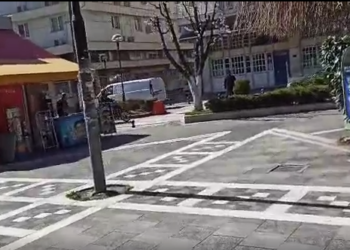 Αυτοκίνητο του δήμου Εορδαίας προτρέπει με μεγάφωνο τους δημότες του να “μείνουν σπίτι” (βίντεο)