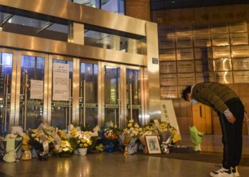 Λι Γουένλιανγκ από το Τσερνόμπιλ στη Γουχάν Της Χριστιάννας Λούπα