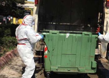 Στο καθαρισμό και το πλύσιμο των κάδων απορριμμάτων προχωρά με ειδικό όχημα ο Δήμος Εορδαίας (βίντεο-φώτο)