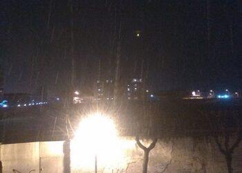 Ασθενής χιονόπτωση ΤΩΡΑ μέσα στην πόλη της Πτολεμαΐδας