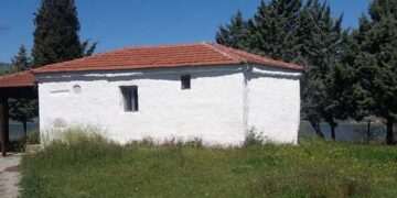 Μια συμπροσευχή στο Εξωκλήσι των Αγίων Αποστόλων Βελβεντού, του παπαδάσκαλου Κωνσταντίνου Ι. Κώστα