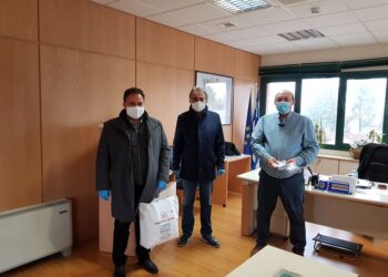 Το Εμπορικό και Βιομηχανικό Επιμελητήριο πρόσφερε μάσκες στην Γ.Π.Αστυνομική Διεύθυνση Δυτικής Μακεδονίας