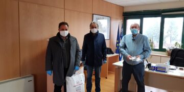 Το Εμπορικό και Βιομηχανικό Επιμελητήριο πρόσφερε μάσκες στην Γ.Π.Αστυνομική Διεύθυνση Δυτικής Μακεδονίας