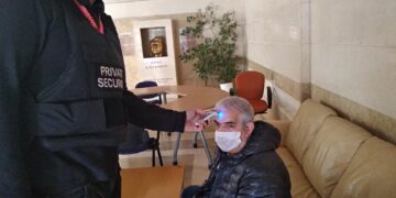 Με θερμομέτρηση εισέρχονται στα κτίρια της Π.Ε. Κοζάνης  οι πολίτες