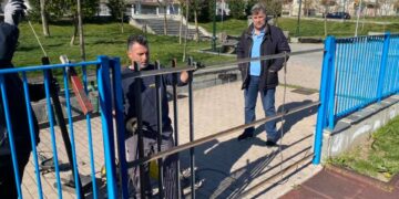 Μπάρες σε παιδικές χαρές τοποθετεί ο δήμος Κοζάνης για να εμποδίσει την πρόσβαση