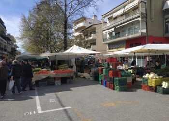 Με όλα τα απαραίτητα μέτρα και τις προβλεπόμενες αποστάσεις στους πάγκους η λαϊκή αγορά στην Κοζάνη (βίντεο-φωτογραφίες)