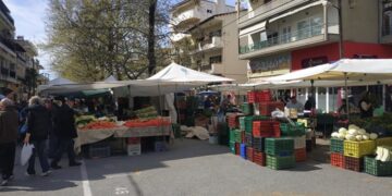 Με όλα τα απαραίτητα μέτρα και τις προβλεπόμενες αποστάσεις στους πάγκους η λαϊκή αγορά στην Κοζάνη (βίντεο-φωτογραφίες)