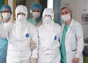 Νοσηλευτές σε νοσοκομείο αναφοράς… – Γράφει η Πίστη Κρυσταλλίδου