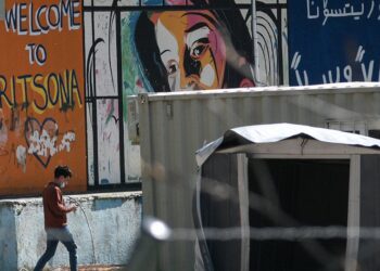 Κορωνοϊός: Ραγδαία η εξάπλωση σε δομές κλειστών πληθυσμών και πλοία, αλλά υπήρχε εξαρχής σχέδιο