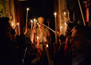 Χωρίς Άγιο Φως φέτος το Πάσχα – Η κυβέρνηση βάζει «φρένο» στο… ντελίβερι