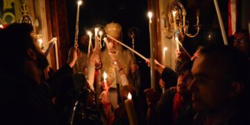 Χωρίς Άγιο Φως φέτος το Πάσχα – Η κυβέρνηση βάζει «φρένο» στο… ντελίβερι