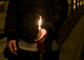 Αγιο Φως: «Οχι» στην διανομή κατ’ οίκον -«Δεν μπορούμε να το επιτρέψουμε», είπε ο Χαρδαλιάς