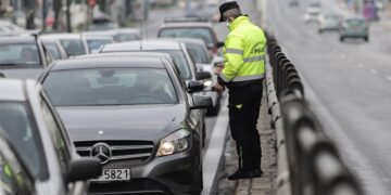 Απαγόρευση κυκλοφορίας: «Κόφτης» στα SMS για τις μετακινήσεις