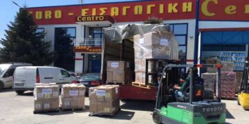 100 δέματα τροφίμων σε οικονομικά ασθενείς οικογένειες από το “Centro Cash & Carry” – Η διανομή άμεσα από τον Δήμο Εορδαίας